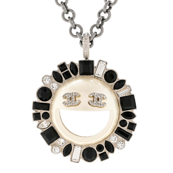 E♡☺︎ CHANEL Crystal CC Smiley Emoji Pendant Necklace Silver Black