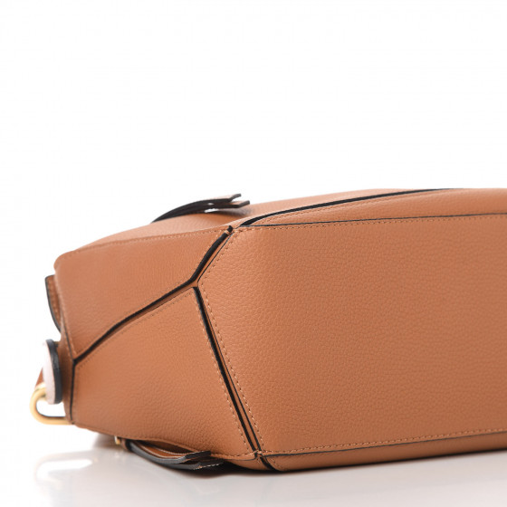 美品LOEWE Rucksack Small /Light Caramel LOEWE Calfskin Small Puzzle Bag Light Caramel 798371