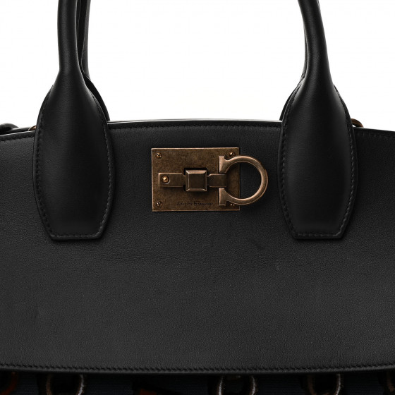 ハンドバッグ SALVATORE FERRAGAMO BLACK LEATHER THE STUDIO HANDBAG Ferragamo | The Studio black leather large bag | Savannahs