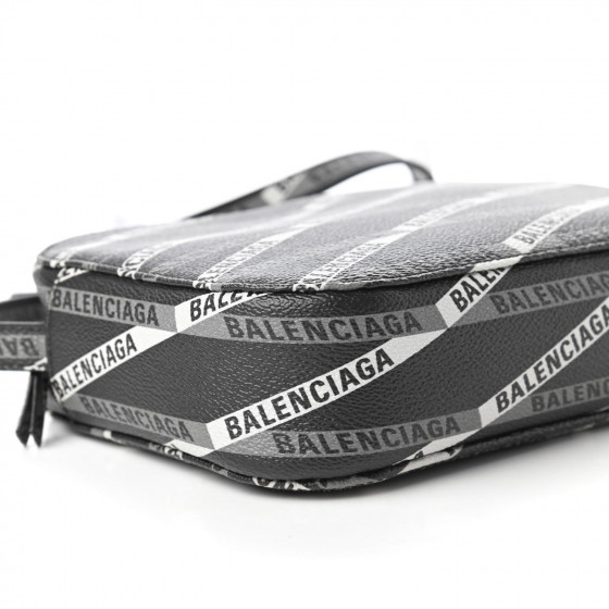 新品未使用 balenciaga signature camera bag S Balenciaga // Logo Camera Bag – VSP Consignment