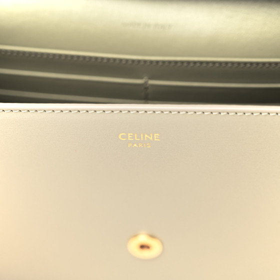 CELINE セリーヌ マーゴ チェーンウォレット Green Clay CELINE Shiny Calfskin Triomphe Margo Wallet on Chain Green