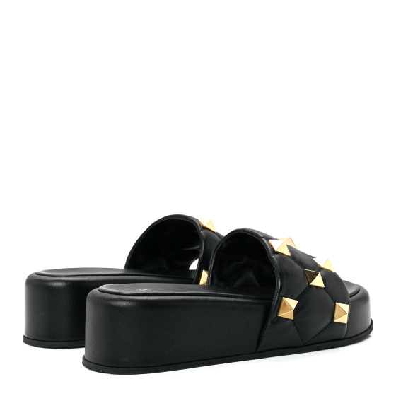 サンダル・ミュール VALENTINO GARAVANI Black Nappa Leather Roman Stud Slippers Roman Stud leather slides in black - Valentino Garavani