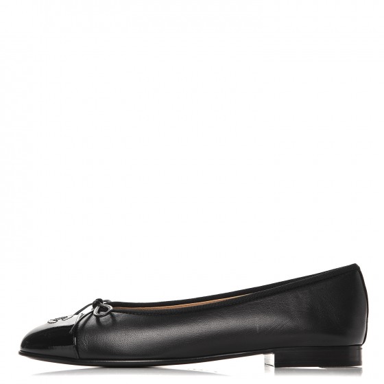 スニーカー Chanel Ballerina Flat Lambskin & Black Black CHANEL Lambskin Patent Cap Toe Ballerina Flats 39.5 Black