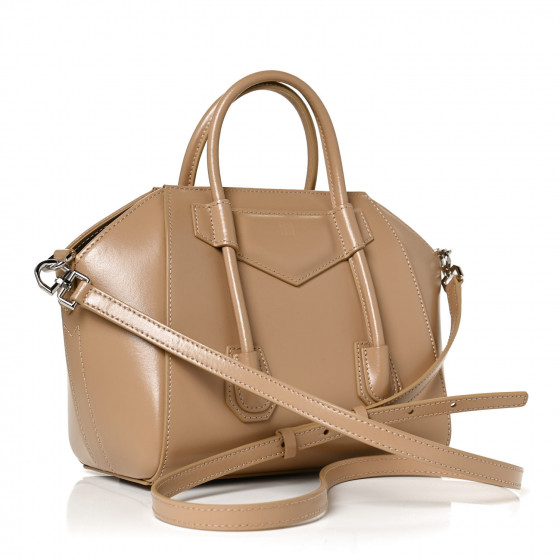 【送料&関税込】Givenchy Antigona Mini Shoulder Bag In Beige GIVENCHY Box Calfskin Mini Lock Antigona Shoulder Bag Beige
