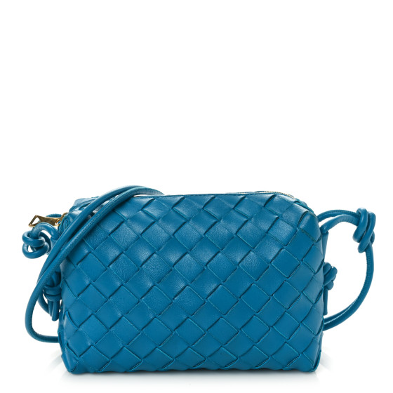 ショルダーバッグ・ポシェット Bottega Veneta Loop Mini Camera Bag In Intrecciato Nappa Bottega Veneta® Women's Mini Loop Camera Bag in Black. Shop