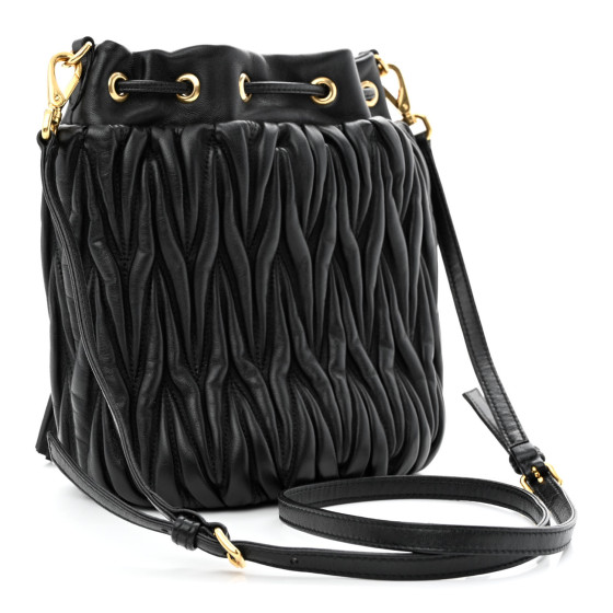 【MIU MIU】QUILTED NAPPA BUCKET BAG MIU MIU Nappa Matelasse Small Bucket Bag Black 1273385