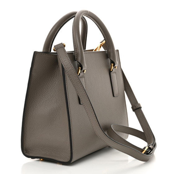 Versace Virtus ハンドバッグ Versace Virtus Bag: Iconic 'V' Top-Handle Style | VERSACE US