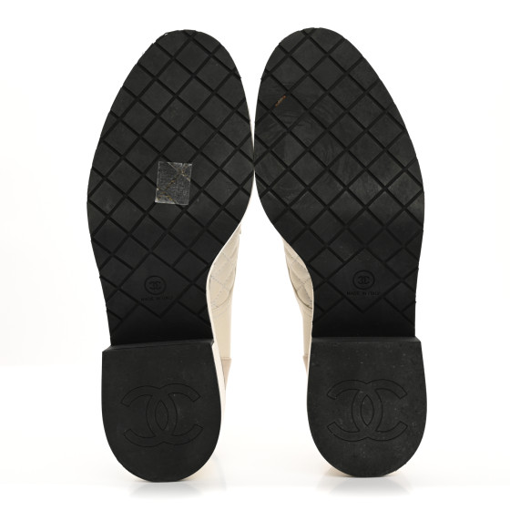 シャネル　CHANEL CAT WALK ♪ CHANEL Pearly Calfskin Patent Calfskin Quilted Lace Up Boots