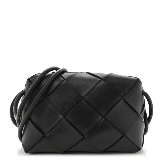 【BOTTEGA VENETA】CASSETTE SMALL CAMERA BAG Cassette Small Intreccio leather camera bag in black