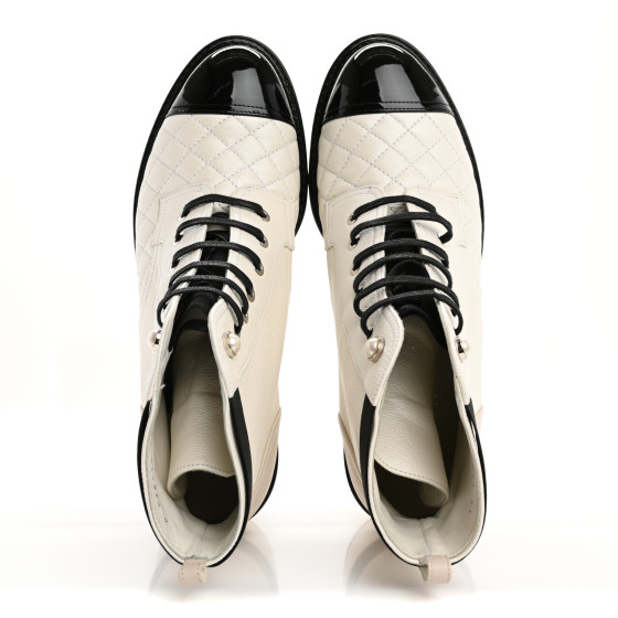 CHANEL 
イルミネイティングブラッシュパウダー 151.788 CHANEL Pearly Calfskin Patent Calfskin Quilted Lace Up Boots