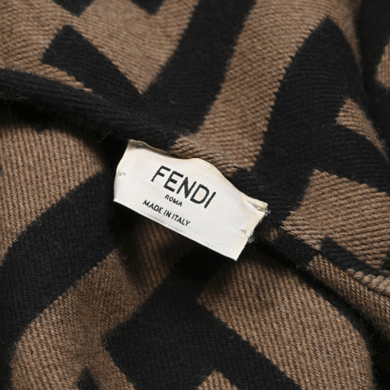 【送料&関税込】fendi Roma Poncho FENDI ROMA BEIGE WOOL & CASHMERE PONCHO – Caroline's Fashion