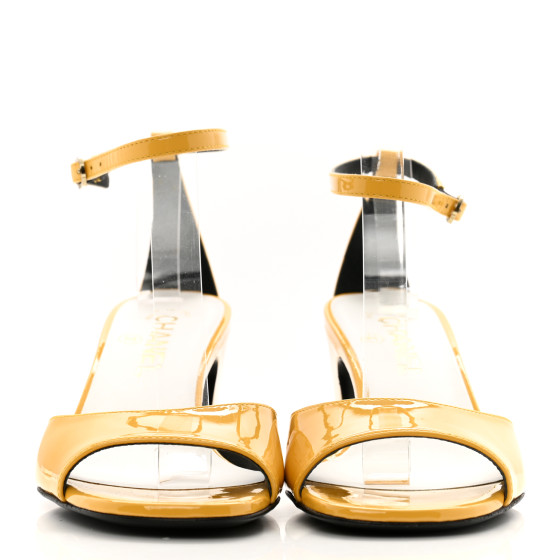 CHANEL サンダル　37.5 CHANEL Patent CC Ankle Strap Sandals 37.5 Yellow 1676619