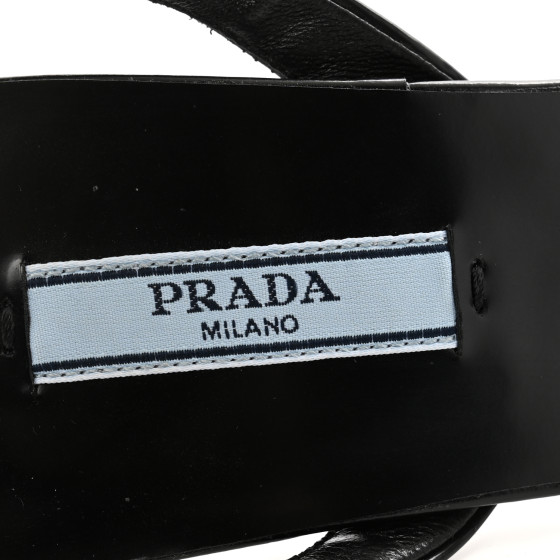プラダ　VERNICE TAFEE NUDO 35 PRADA Vernice Triangle Womens Loafers 35.5 Black 1570719