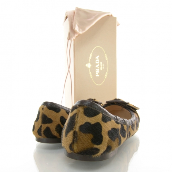 バレエシューズ PRADA PRINTED CALF HAIR BALLERINAS Calf hair Mary Jane flats in brown - Prada | Mytheresa