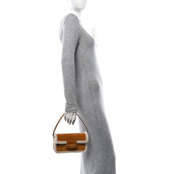 ショルダーバッグ・ポシェット 1955 Horsebit Suede Tote Bag with Shearling-Trim Gucci Light Brown Suede and Shearling Horsebit 1955 Small