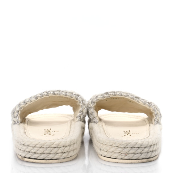 【足元を上品に♪】CHANEL ミュール シャネルの新ミュールがストリートで大ヒット！｜ハーパーズ