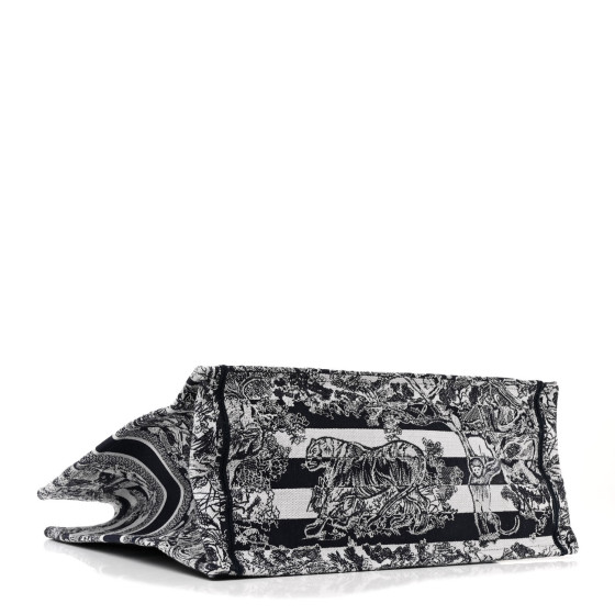 オリバーガル　Dior CHRISTIAN DIOR Canvas Embroidered Large KJouy Fantastica