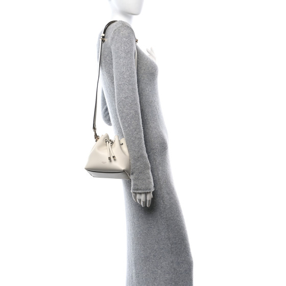 【JIMMY CHOO】Bon Bon Bucket-Hut-Latte ★関税送料込み JIMMY CHOO Bon Bon Bucket Bag Latte 1662209 | FASHIONPHILE