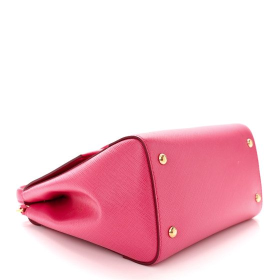 【関税&送料込】Salvatore Ferragamo Pastel Pink Leather Cari Salvatore Ferragamo Leather City Camera Crossbody Bag #Pink