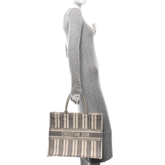 Dior バッグ Large Dior Book Tote Gray Dior Oblique Denim Embroidery (42