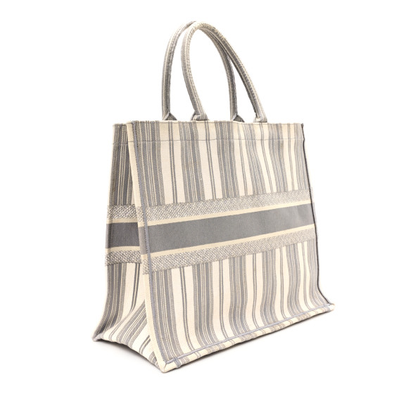 【DIOR】ディオール
プラチナ会員 バースデー ノベルティ￼ CHRISTIAN DIOR Canvas Embroidered Large Stripes Book Tote