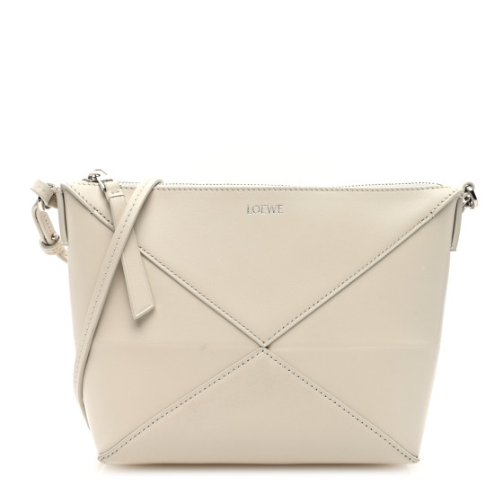 【柔らかな色合いで優しい印象】LOEWE PuzzleFoldMediumサンド系 Medium Puzzle Fold tote in calfskin and suede Multicolor - LOEWE