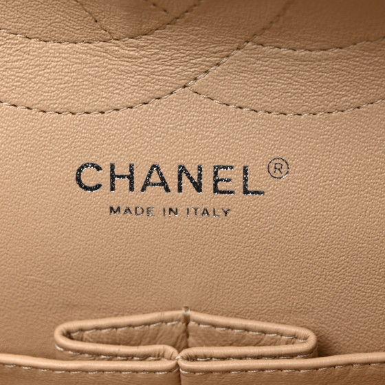 CHANEL ベージュ ジャンパー CHANEL Caviar Quilted Jumbo Double Flap Beige 1654835