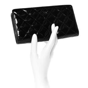 CHANEL Patent Calfskin Quilted Yen Wallet So Black