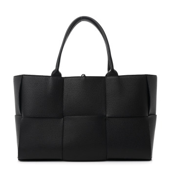 BOTTEGA VENETA Grained Calfskin Maxi Intrecciato Arco Black