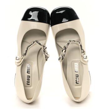 MIU MIU Patent Chain Pearl Mary Jane Pumps 37 Avorio Black