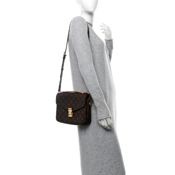 LOUIS VUITTON Monogram Pochette Metis
