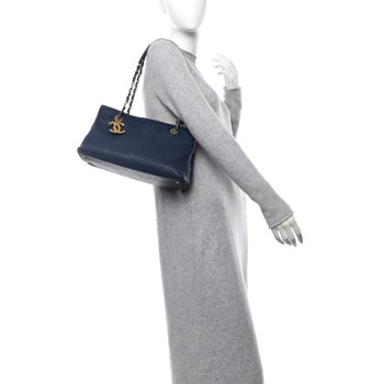 CHANEL Wrinkled Lambskin Chevron Quilted Surpique Tote Navy Blue