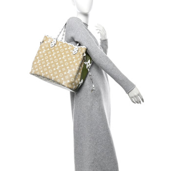 LOUIS VUITTON Monogram Giant Neverfull MM Kaki