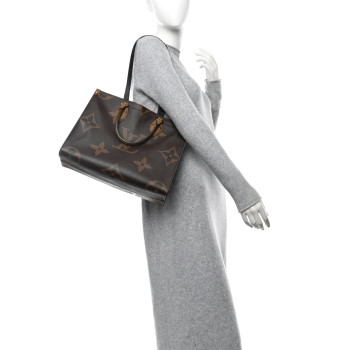 LOUIS VUITTON Reverse Monogram Giant Onthego MM