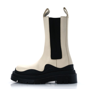 BOTTEGA VENETA Calfskin The Tire Chelsea Boots 35 Sea Salt Black