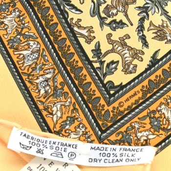 HERMES Silk Chasse en Inde Pocket Square Scarf 45 Jaune Multicolor
