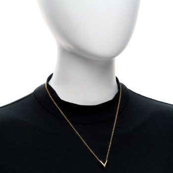 LOUIS VUITTON Essential V Necklace Rose Gold
