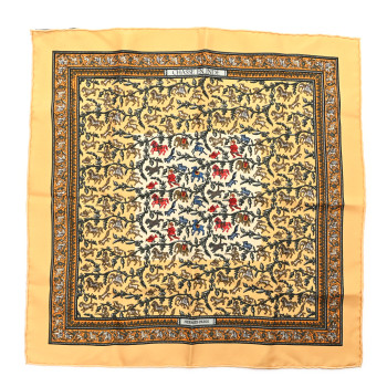 HERMES Silk Chasse en Inde Pocket Square Scarf 45 Jaune Multicolor