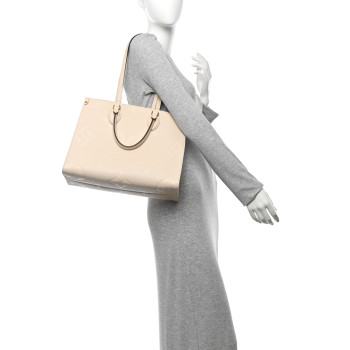 LOUIS VUITTON Empreinte Monogram Giant Onthego MM Creme