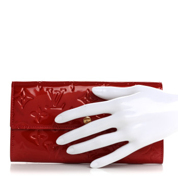 LOUIS VUITTON Vernis Sarah Wallet Pomme D'Amour