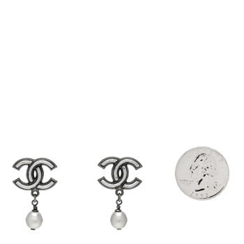 CHANEL Pearl CC Drop Earrings Ruthenium Grey