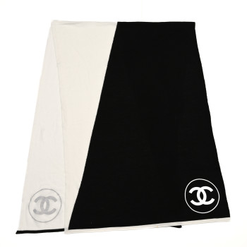 CHANEL Wool CC Scarf Black White