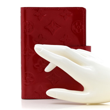 LOUIS VUITTON Vernis Small Ring Agenda Cover Pomme D'Amour