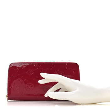 LOUIS VUITTON Vernis Zippy Wallet Framboise