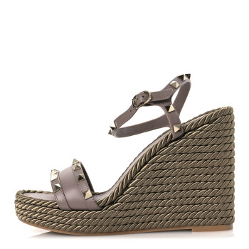 VALENTINO GARAVANI Silk Calfskin Rockstud Torchon Espadrille Wedge Sandals 39 Clay