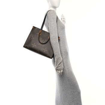 LOUIS VUITTON Reverse Monogram Giant Onthego MM