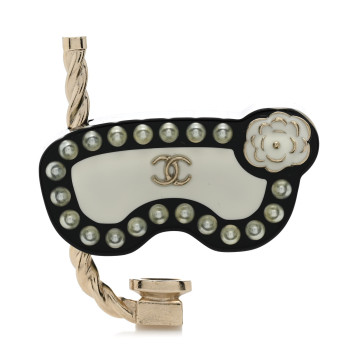 Resin Pearl Snorkeling CC Brooch Black White Gold