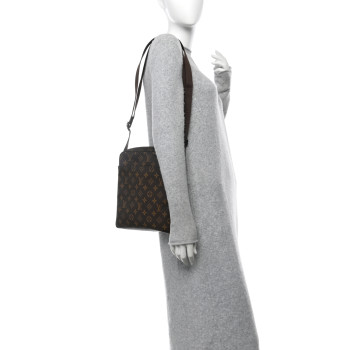 LOUIS VUITTON Monogram Trotteur Beaubourg