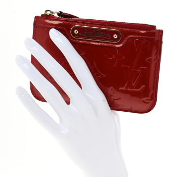 LOUIS VUITTON Vernis Key Pouch Pomme D'Amour