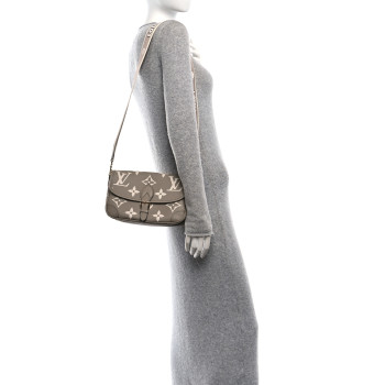 LOUIS VUITTON Empreinte Monogram Giant Diane Tourterelle Creme
